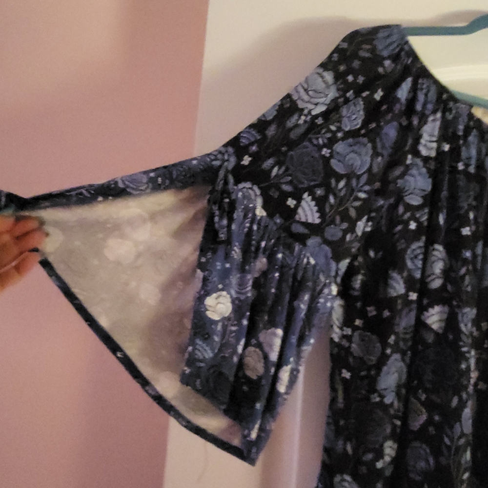 XL 3/4 split bell sleeve stretch top NWOT - Picture 2 of 4